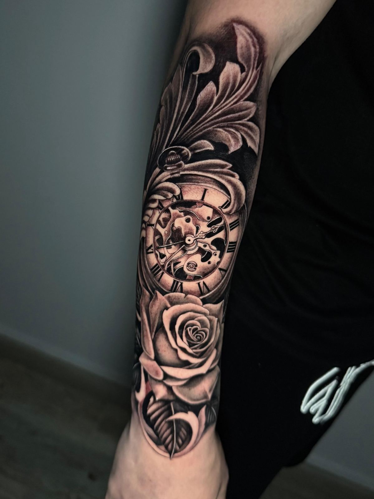 Realistic pocket watch and roses tattoo